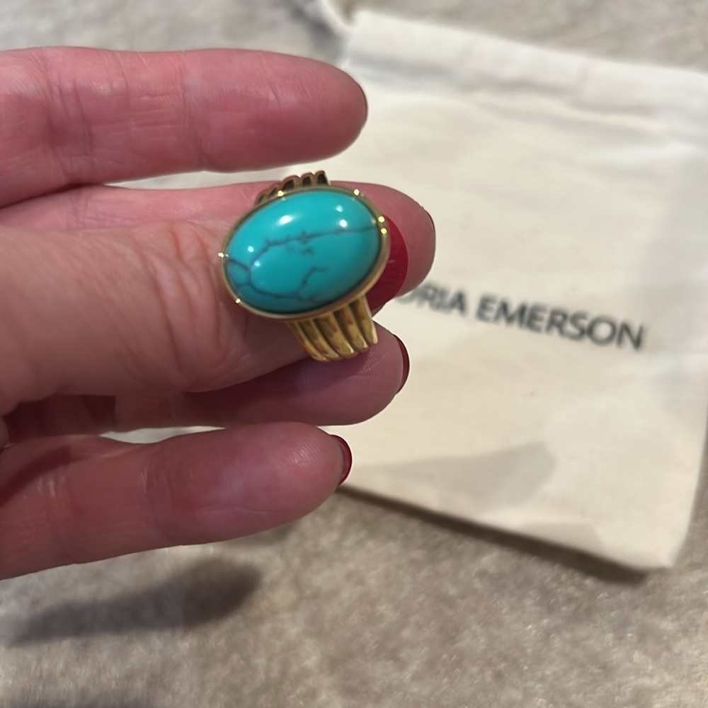 NEW Victoria Emerson Statement Ring Size 9 faux turquoise gold tone - Picture 2 of 7